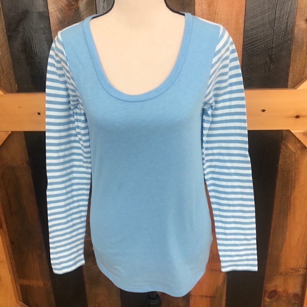 𝅺NWOT Kavio! Long sleeved round neck tee shirt